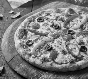 Garden fresh pizza
