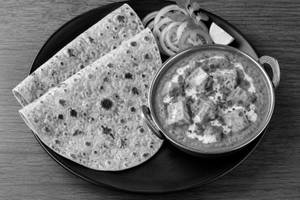 2 Chapati With Paneer Butter Masala combo
