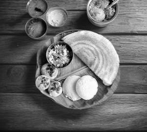 Dosai [2Pcs] + Idly [2Pcs]