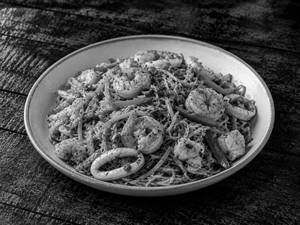 PAN FRIED NOODLES WITH CHILLI BEAN - SEA FOOD