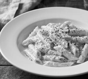 Creamy white sauce pasta