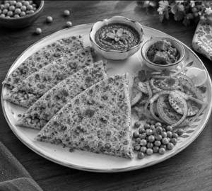 Mutter Paratha (2 Pcs, Served With Chutney, Sauce, Salad & Pickle)
