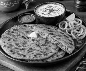 ONION PARANTHA WITH CURD