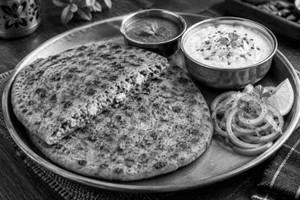 PANEER PARANTHA WITH CURD