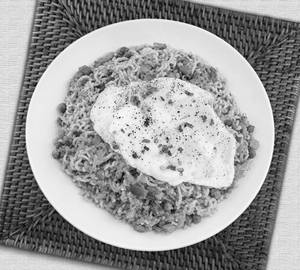 Veg maggi with egg bullseye