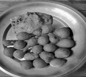 Punugulu With Chutney With Limka Small Bottel