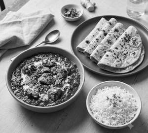 Chicken palak with 4 chapatis &plain rice