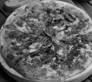 Meetza pizza house special
