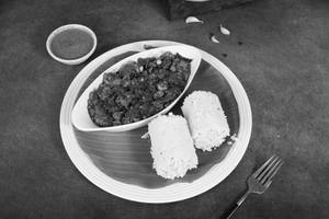 Puttu (2 Pc) With Chicken Kothu Fry