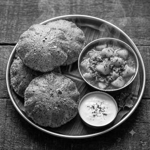 Kuttu Ki Puri & Aloo Sabzi