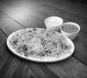 Soya Chaap Biryani With Salan, Raita, Salad & Chutney