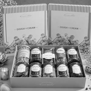 Premium Diwali Gourmet Hamper (Includes a Free Candle)