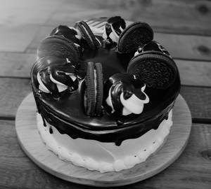 Eggless Oreo Cake