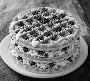 Cookie and cream cake
