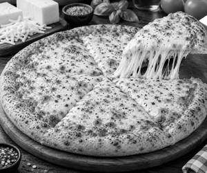 Cheese margherita pizza