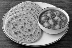 Plain Parantha 4 Pc With Alu Tamatar Gravy