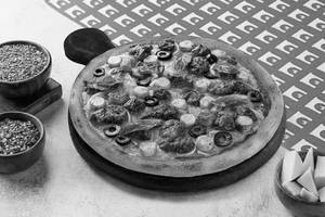 Chicken Maximus Pizza