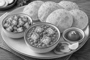Special Karwa Chauth Thali (Aloo Fry + Matar Paneer + Poori 5 Pc + Gulab Jamun 1 Pc