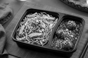 Chicken Noodles With Chicken Manchurian Gravy
