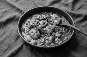 Chicken In Schezwan Sauce Gravy