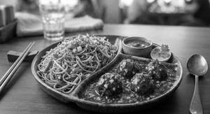 Veg Chowmein With Manchurian Gravy [4 Pieces]