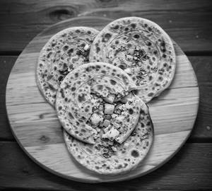 Aalu pyaj paratha2pees