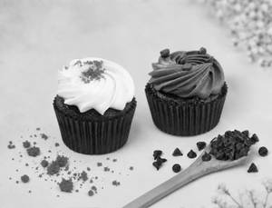 Red Velvet & Choco Chip Cup Cake Combo
