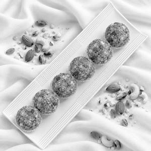 Gond Laddu