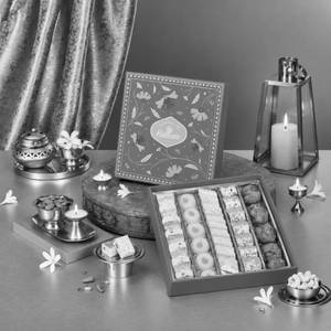 Khoya Pinni Assorted Sweets Box