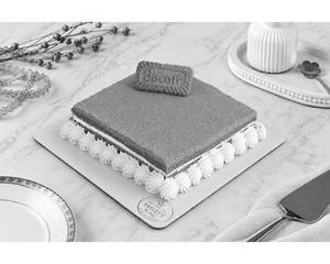 Lotus Biscoff Medovik Cake