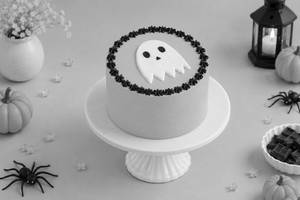 Spooky Whispers Chocolate Bento Cake (300 g)