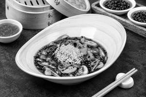 Green Beans And Mushrooms With Exotic Vegetables In Spicy Hunan Sauce
