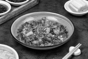 Hakka Chicken With Garlic Spinach