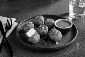 Chilli Garlic Paneer Nuggets (6 Pcs)