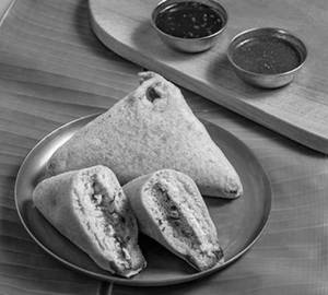 2 Pc Aloo Bread Pakoda