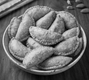 Ghujia [500 Grams]