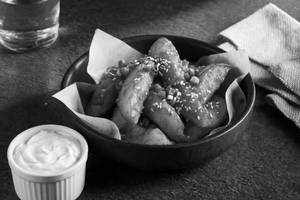 Potato Wedges In Hot & Spicy Sriracha