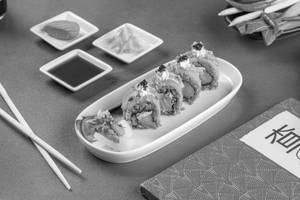 Spicy Atlantic Salmon Blue Rice Sushi Roll [4 Pieces]