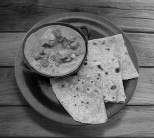 4 Pulka With Chicken Curry