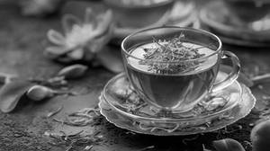 Saffron tea with honey