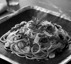 Classic Aglio E Olio Spaghetti Pasta