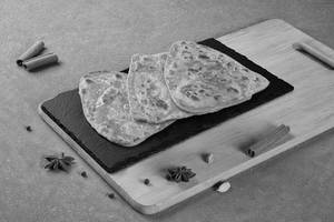 Whole Wheat Triangle Paratha (3-pcs)