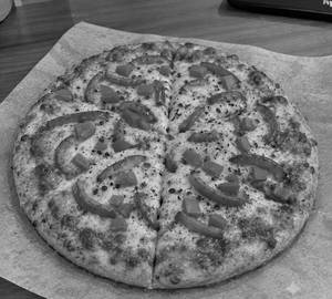 Capsicum panner and red paprika pizza o