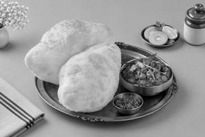 Chole Bhature (2 Bhature)