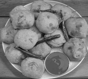 Aloo Pkora (Aloo Vada)