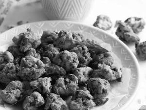 Onion cashew pakoda