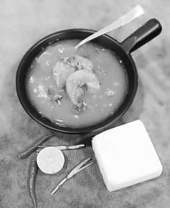 Veg Cheese Jhol Momo