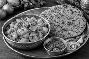 Aloo Pyaj With 2 Pcs Bejad Roti With Lahsun Ki Chutney