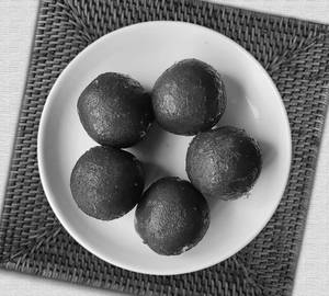 Dry Gulab Jamun (5 Pcs)
