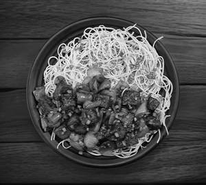 Veg Noodles+Chilli Paneer (3pcs)